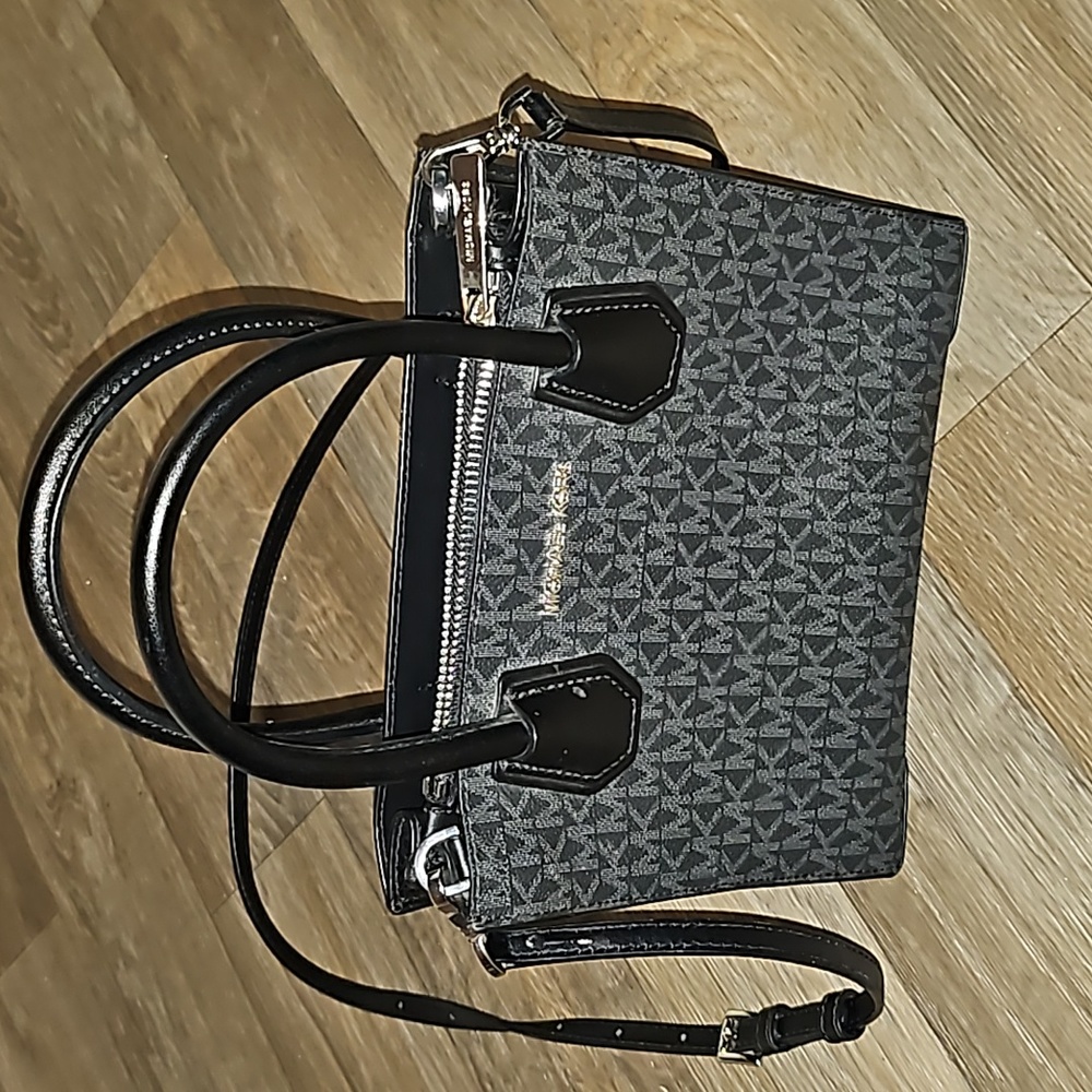 Michael Kors Medium Mercer Messenger Crossbody Bag